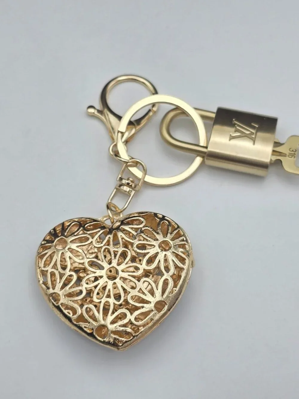 Authentic LV Louis Vuitton Gold Lock & Key 🔑 Unbranded Heart Keychain Charm